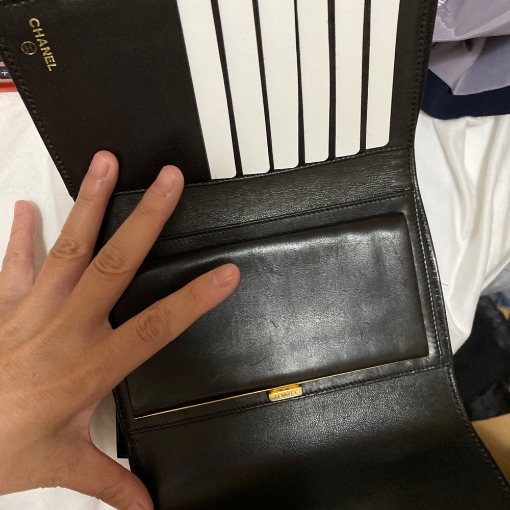 Authentic Chanel semi clutch wallet, authentic - Picture 2 of 16